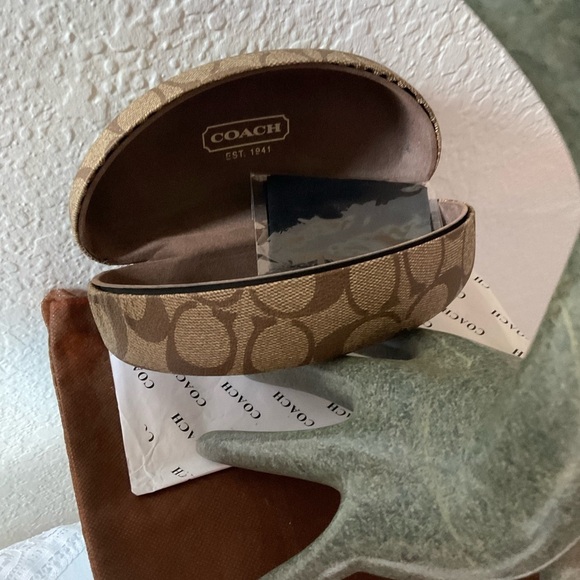 Authentic COACH Beatrice Sunglass like new. Case Coach logo upper left frame - Picture 5 of 10